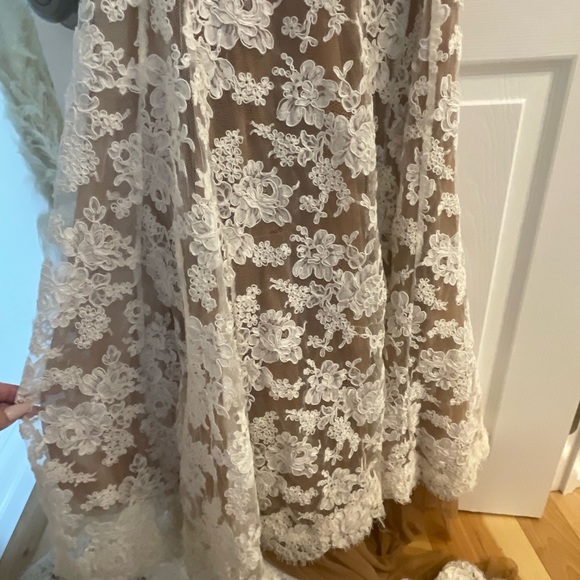 Daughter’s of Simone “Wren” wedding dress. Worn once for photos. Size Medium. - Picture 3 of 9